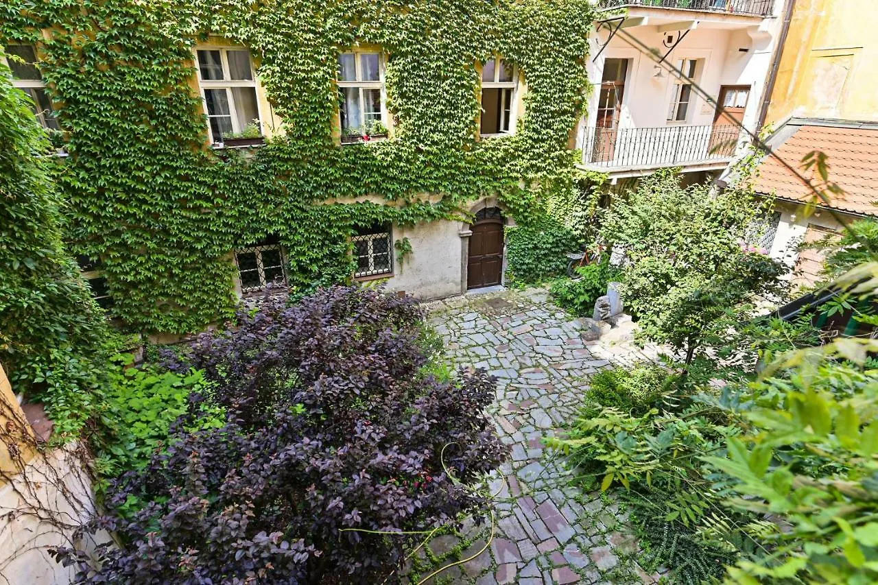 Apartment Nebovidy I - Historic Centre - Terrace - Air Conditioning Prague